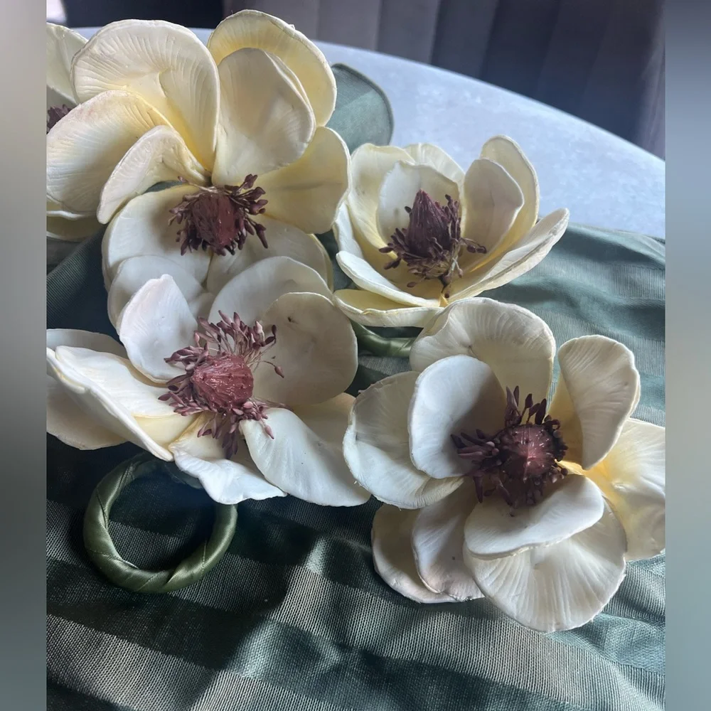 Z Gallerie Vintage Magnolia Napkin Rings – Set of 6 – Cream Floral Table Decor